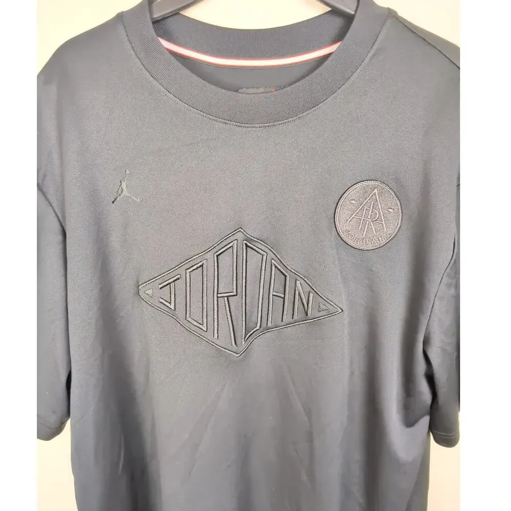 Jordan Essentials black embroidered tshirt Size Large Streetwear Minimal Casual